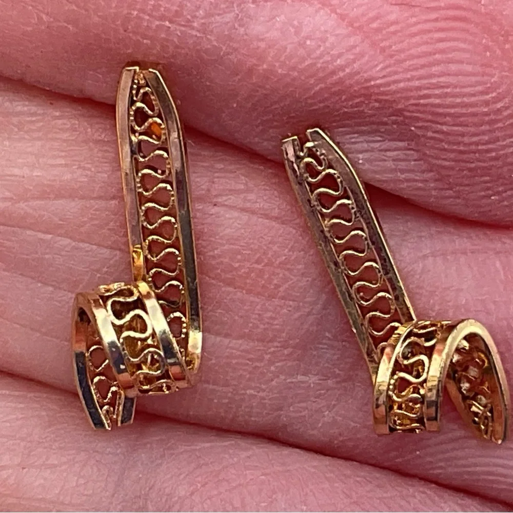 Filigree Goldtone Earrings Post Pierced 0.5” long